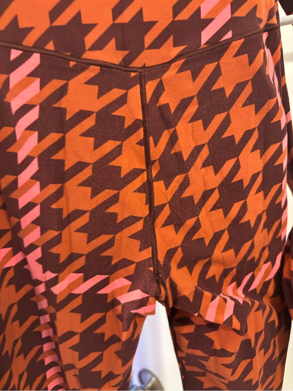 aerie Houndstooth legging and sports bra set in Pink & Brown - Picture 9 of 10